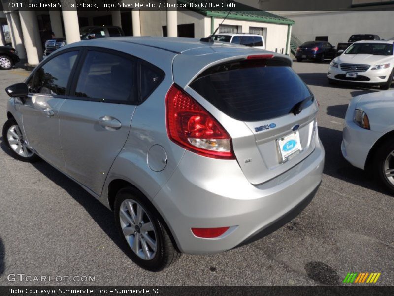 Ingot Silver Metallic / Charcoal Black/Blue Cloth 2011 Ford Fiesta SE Hatchback