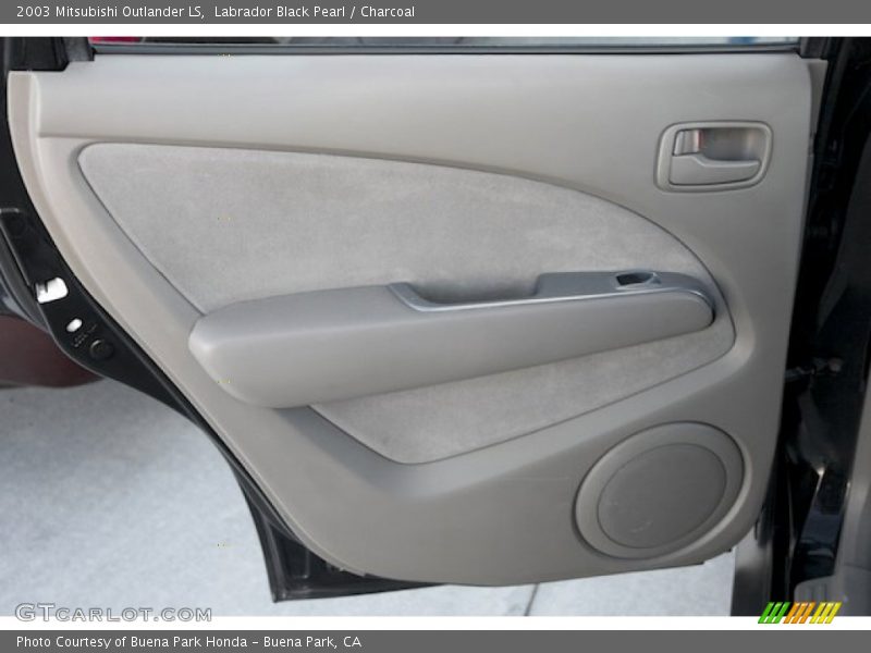 Labrador Black Pearl / Charcoal 2003 Mitsubishi Outlander LS