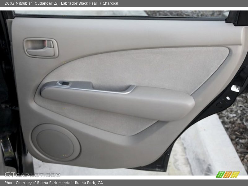 Labrador Black Pearl / Charcoal 2003 Mitsubishi Outlander LS