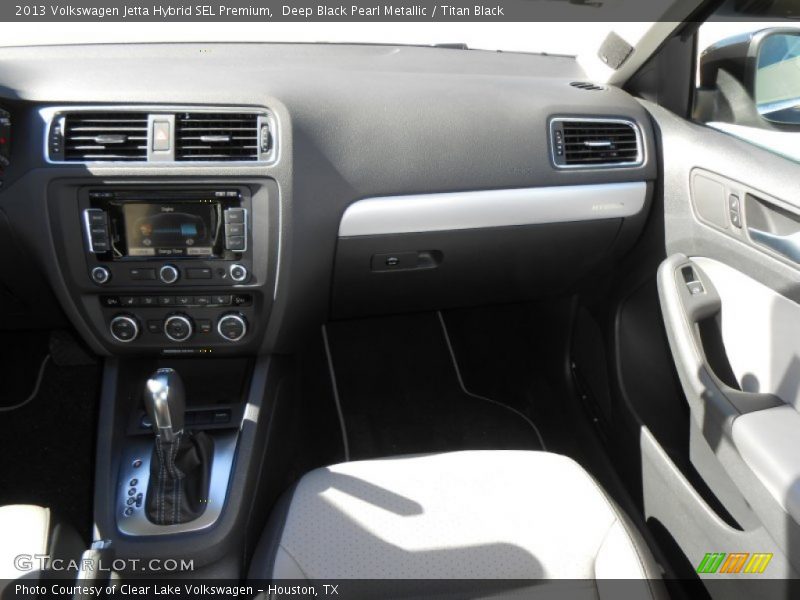 Deep Black Pearl Metallic / Titan Black 2013 Volkswagen Jetta Hybrid SEL Premium
