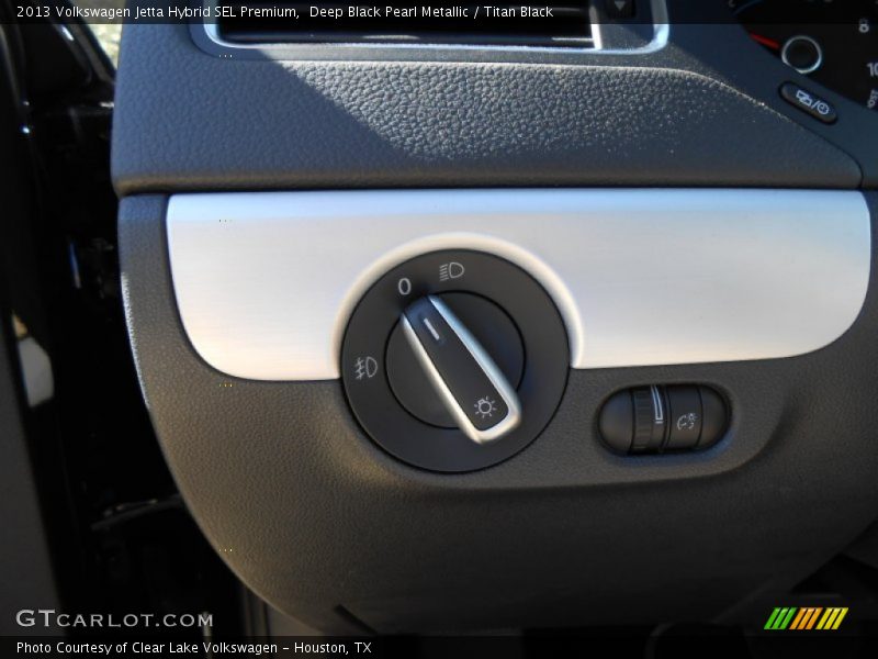 Deep Black Pearl Metallic / Titan Black 2013 Volkswagen Jetta Hybrid SEL Premium