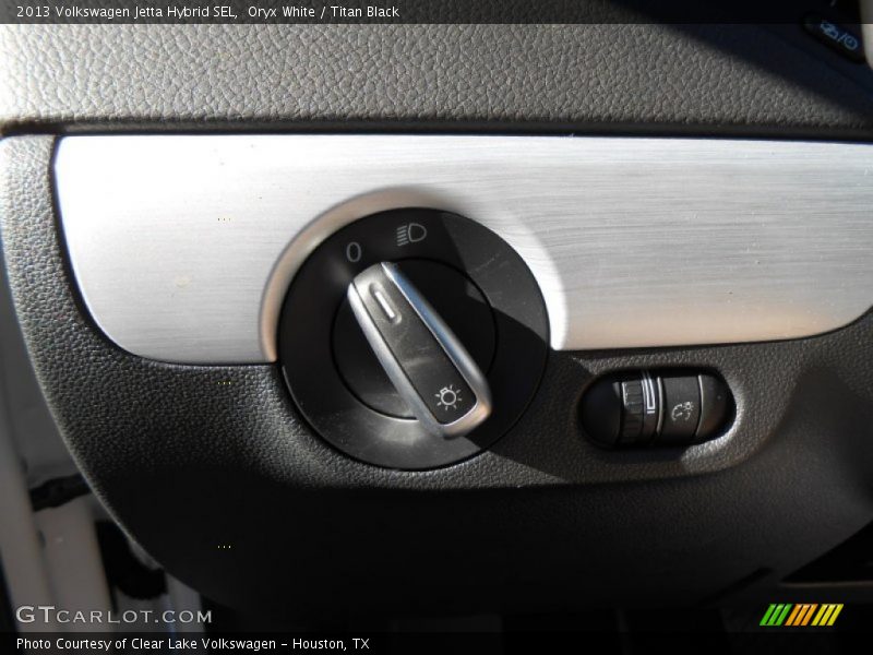 Oryx White / Titan Black 2013 Volkswagen Jetta Hybrid SEL