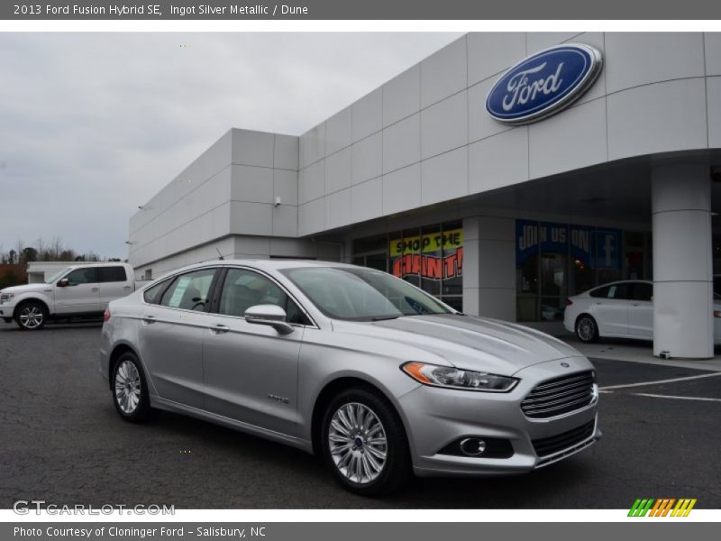 Front 3/4 View of 2013 Fusion Hybrid SE