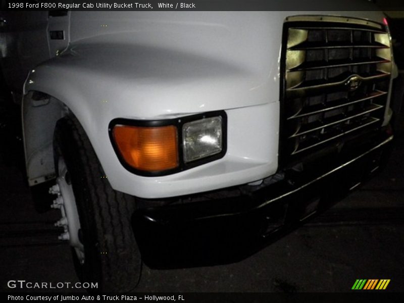White / Black 1998 Ford F800 Regular Cab Utility Bucket Truck