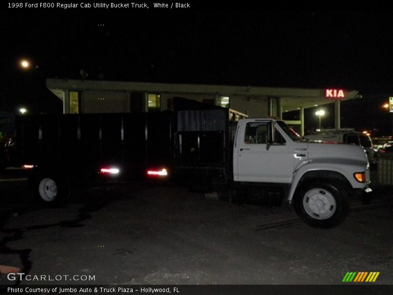 White / Black 1998 Ford F800 Regular Cab Utility Bucket Truck