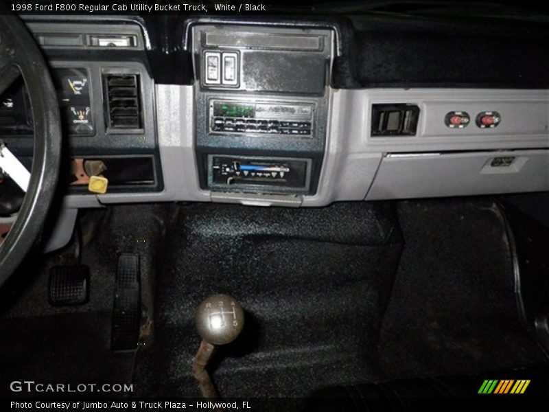 White / Black 1998 Ford F800 Regular Cab Utility Bucket Truck