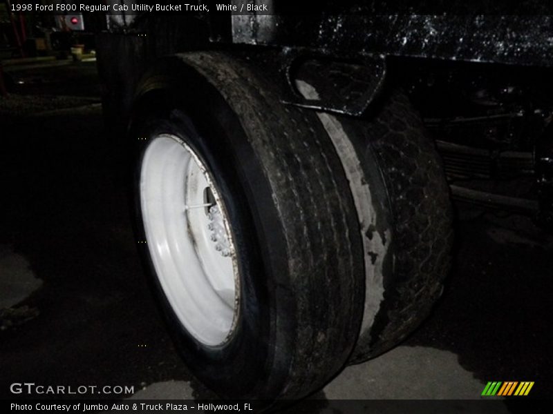 White / Black 1998 Ford F800 Regular Cab Utility Bucket Truck