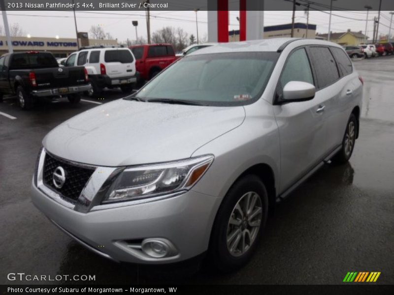 Front 3/4 View of 2013 Pathfinder S 4x4