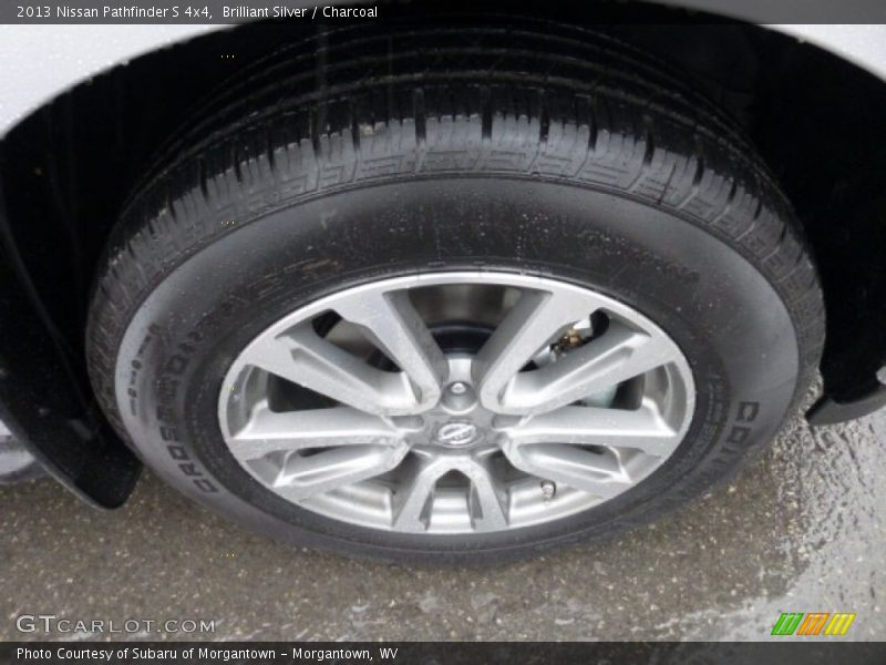 Brilliant Silver / Charcoal 2013 Nissan Pathfinder S 4x4