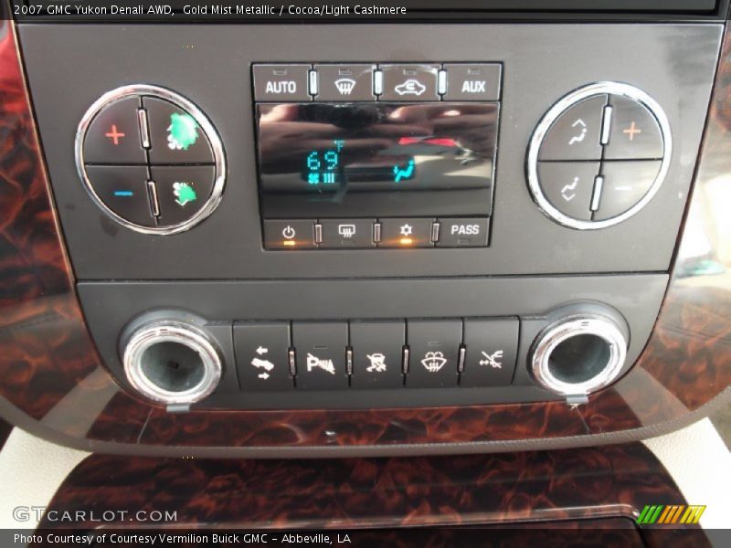 Gold Mist Metallic / Cocoa/Light Cashmere 2007 GMC Yukon Denali AWD