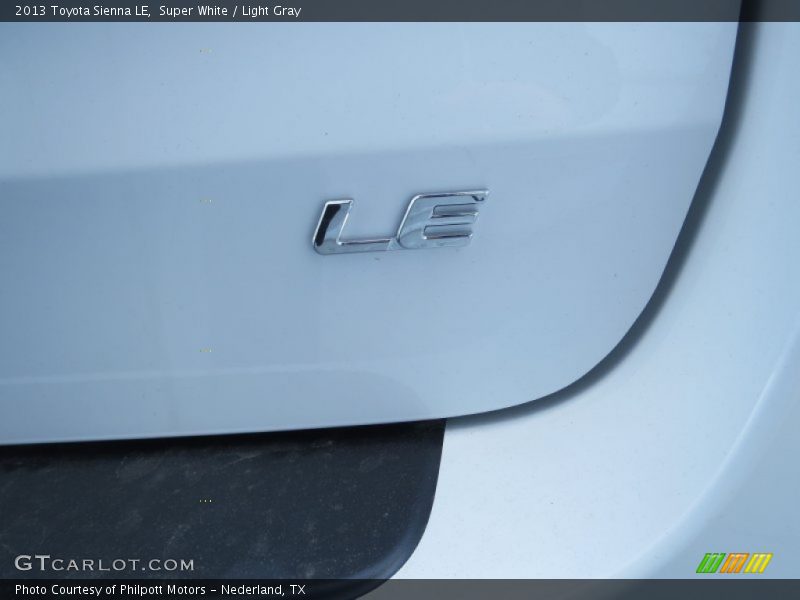 Super White / Light Gray 2013 Toyota Sienna LE
