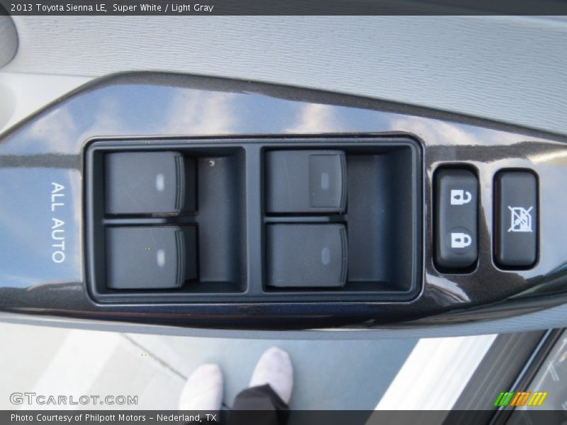 Super White / Light Gray 2013 Toyota Sienna LE