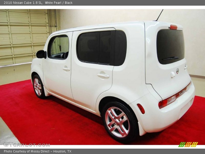 White Pearl / Black 2010 Nissan Cube 1.8 SL