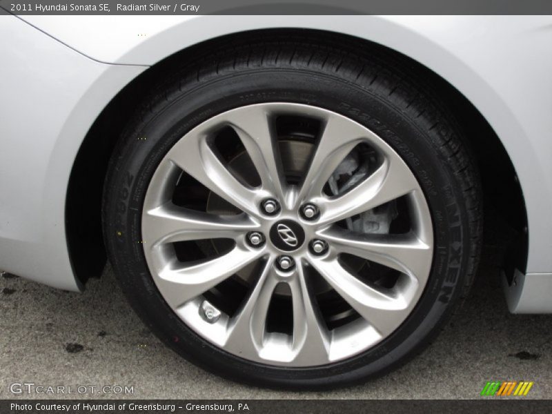 Radiant Silver / Gray 2011 Hyundai Sonata SE