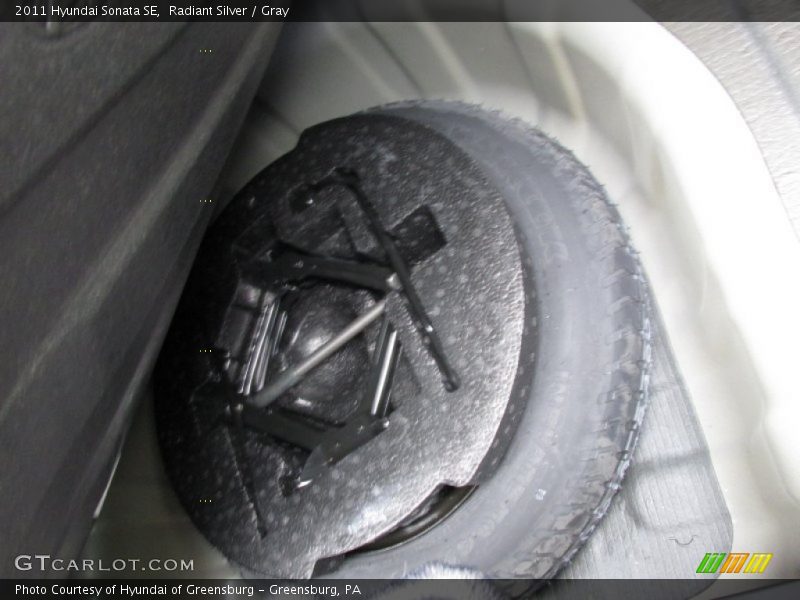 Radiant Silver / Gray 2011 Hyundai Sonata SE