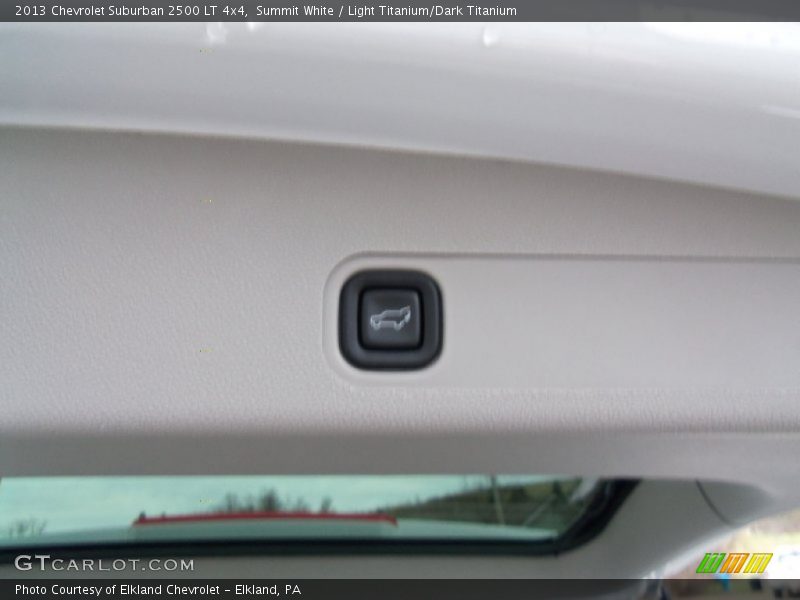 Summit White / Light Titanium/Dark Titanium 2013 Chevrolet Suburban 2500 LT 4x4