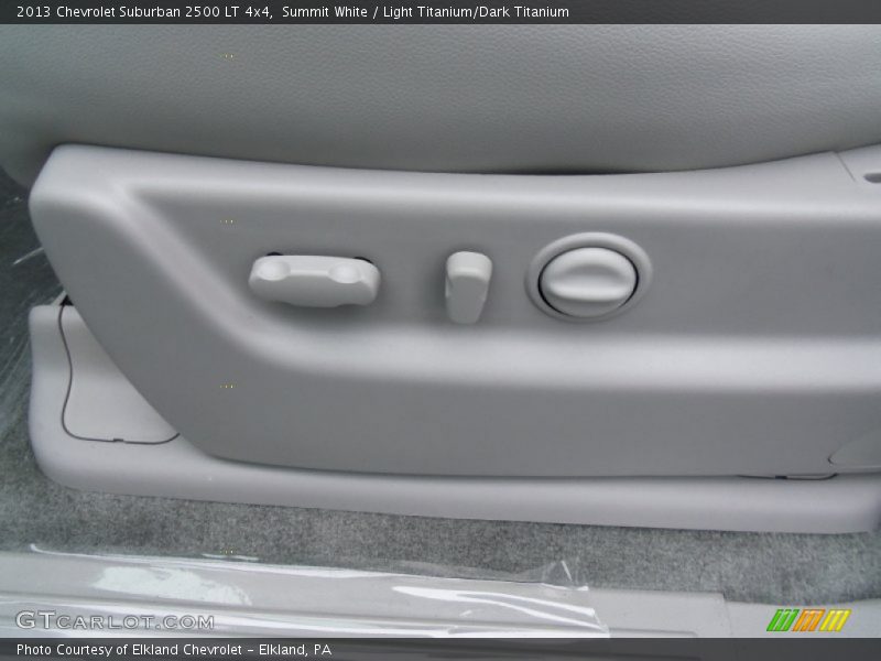 Summit White / Light Titanium/Dark Titanium 2013 Chevrolet Suburban 2500 LT 4x4