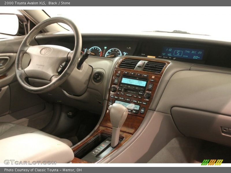 Black / Stone 2000 Toyota Avalon XLS