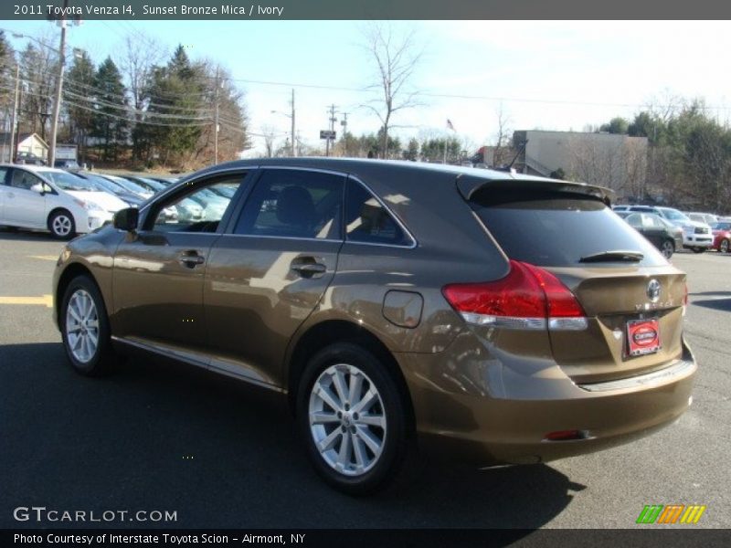 Sunset Bronze Mica / Ivory 2011 Toyota Venza I4