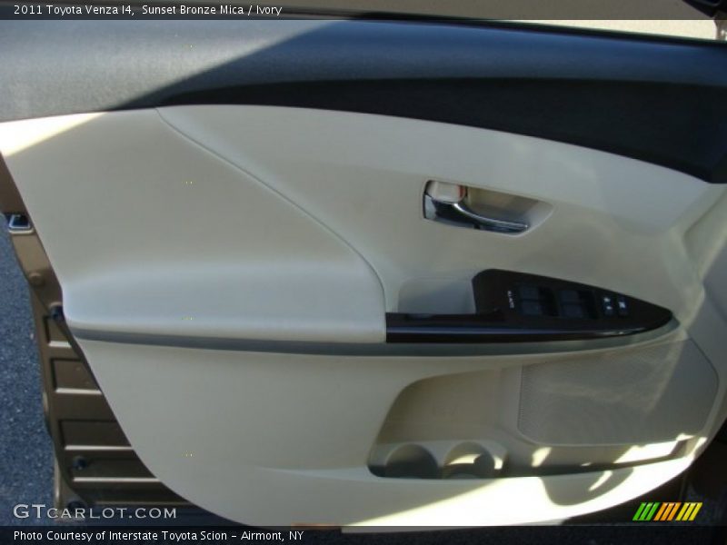 Sunset Bronze Mica / Ivory 2011 Toyota Venza I4