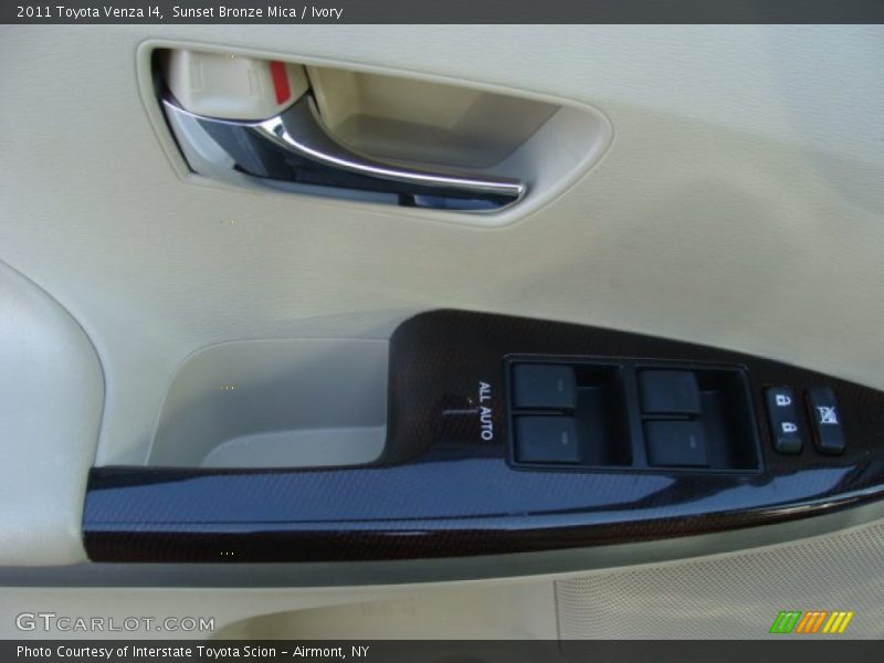 Sunset Bronze Mica / Ivory 2011 Toyota Venza I4