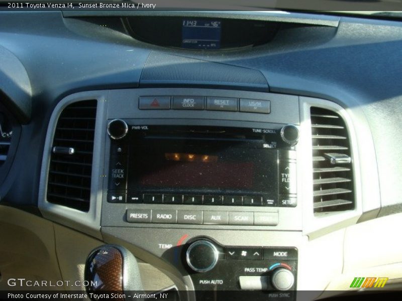 Sunset Bronze Mica / Ivory 2011 Toyota Venza I4