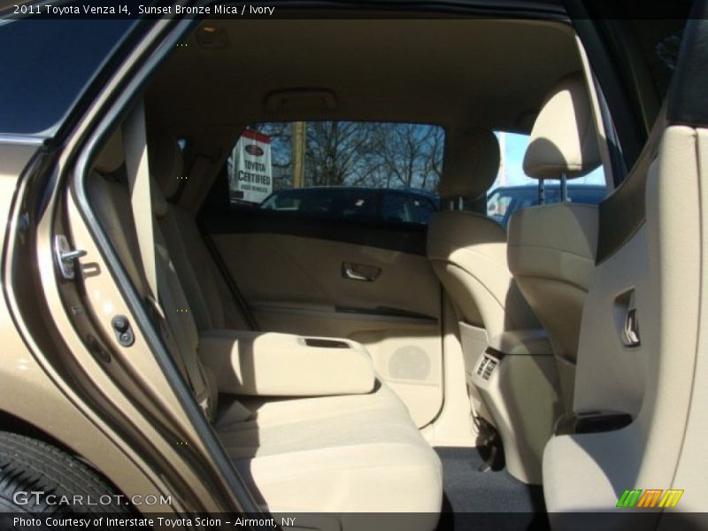 Sunset Bronze Mica / Ivory 2011 Toyota Venza I4