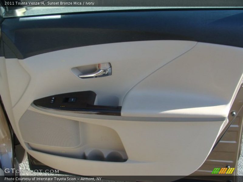 Sunset Bronze Mica / Ivory 2011 Toyota Venza I4