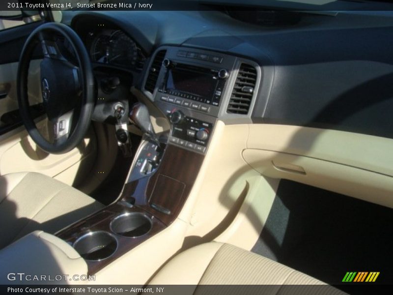 Sunset Bronze Mica / Ivory 2011 Toyota Venza I4