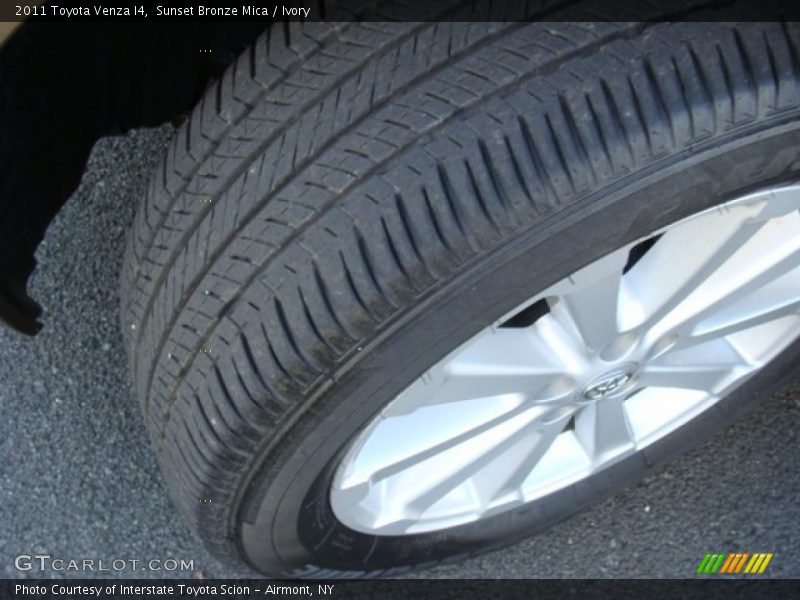 Sunset Bronze Mica / Ivory 2011 Toyota Venza I4