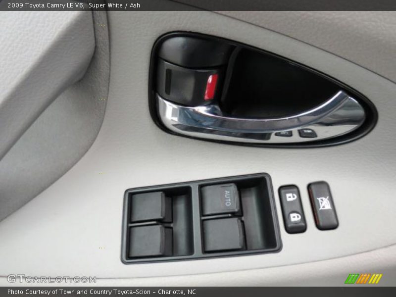 Super White / Ash 2009 Toyota Camry LE V6