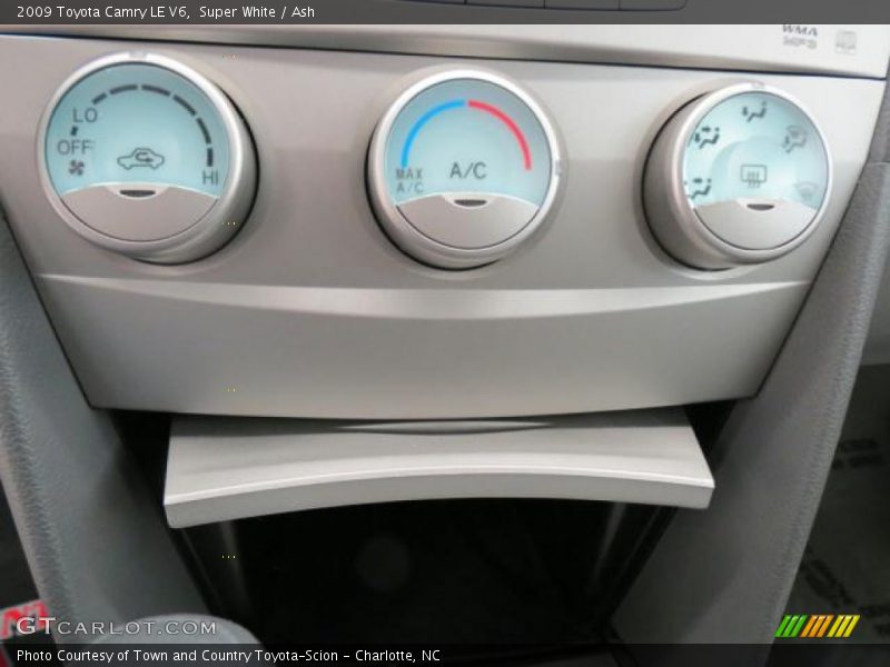 Super White / Ash 2009 Toyota Camry LE V6