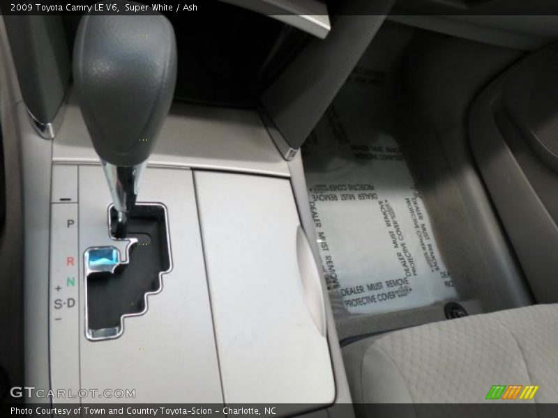 Super White / Ash 2009 Toyota Camry LE V6