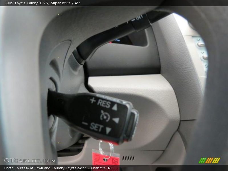 Super White / Ash 2009 Toyota Camry LE V6