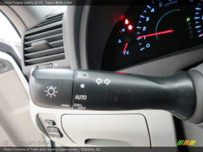 Super White / Ash 2009 Toyota Camry LE V6