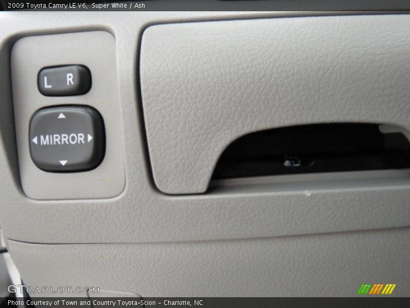 Super White / Ash 2009 Toyota Camry LE V6
