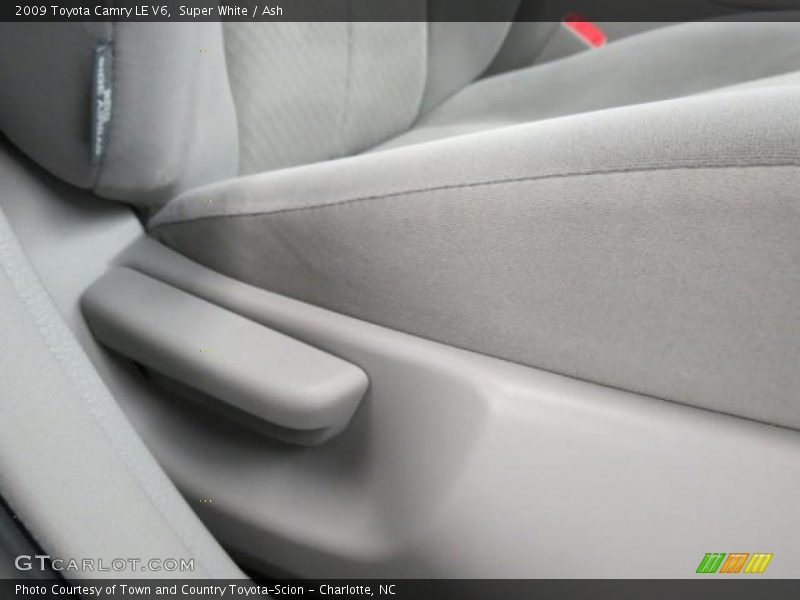 Super White / Ash 2009 Toyota Camry LE V6