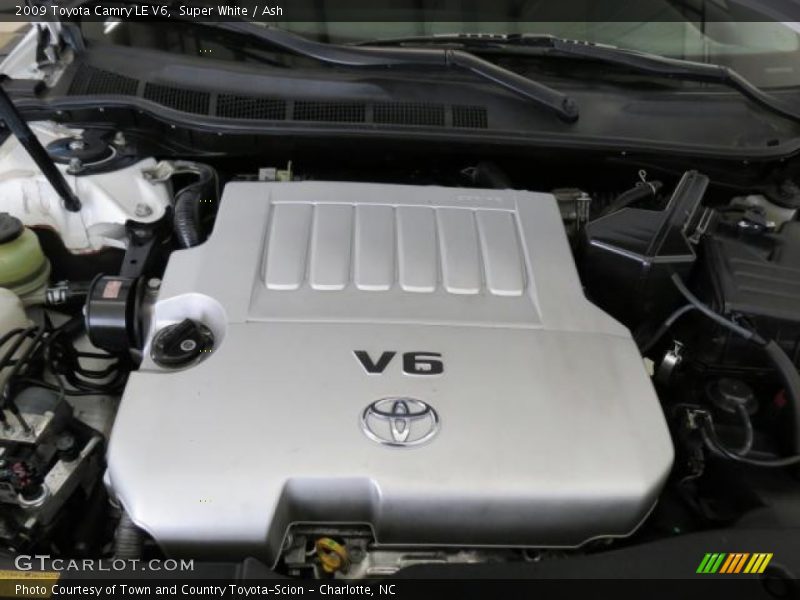 Super White / Ash 2009 Toyota Camry LE V6