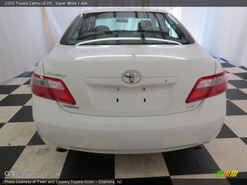 Super White / Ash 2009 Toyota Camry LE V6