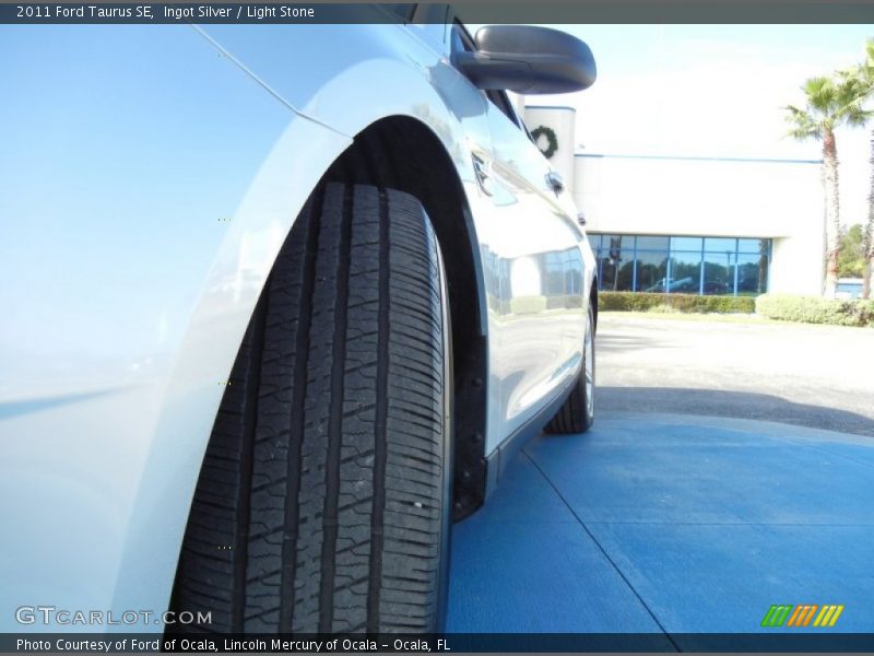 Ingot Silver / Light Stone 2011 Ford Taurus SE