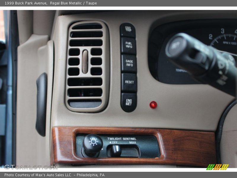 Controls of 1999 Park Avenue 