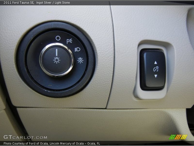 Ingot Silver / Light Stone 2011 Ford Taurus SE