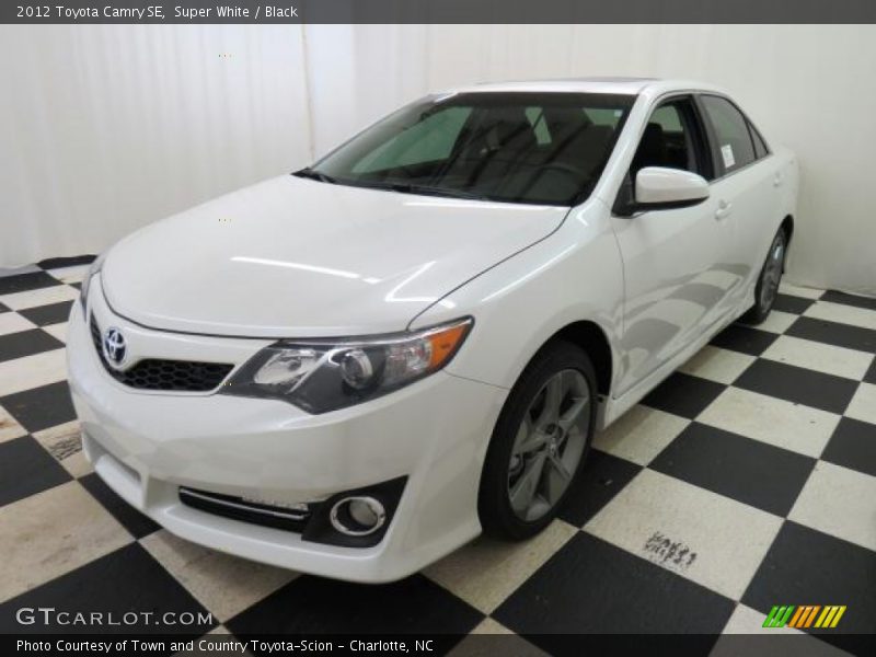 Super White / Black 2012 Toyota Camry SE