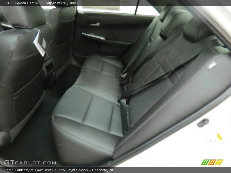 Super White / Black 2012 Toyota Camry SE