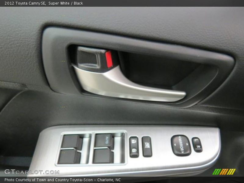 Super White / Black 2012 Toyota Camry SE