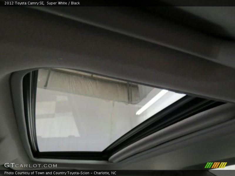 Super White / Black 2012 Toyota Camry SE