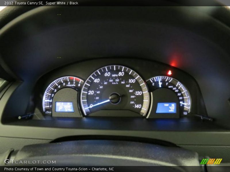 Super White / Black 2012 Toyota Camry SE
