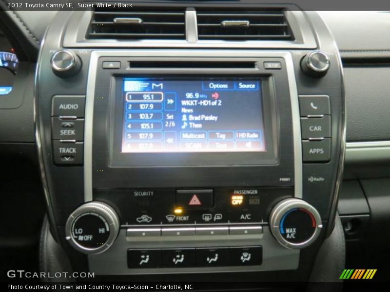 Super White / Black 2012 Toyota Camry SE
