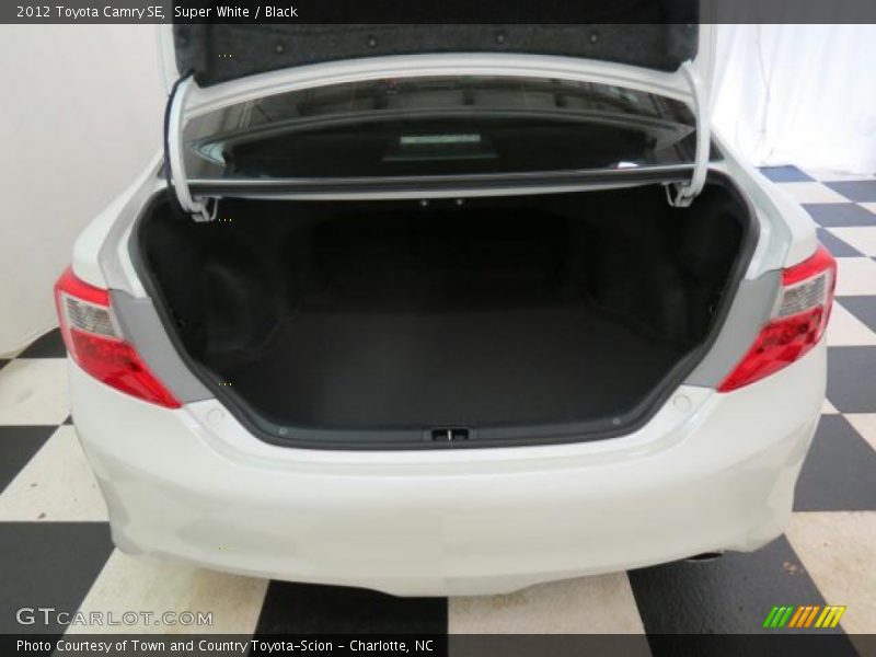 Super White / Black 2012 Toyota Camry SE