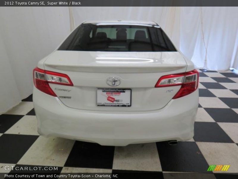 Super White / Black 2012 Toyota Camry SE